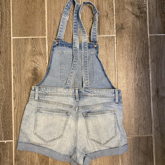 Old Navy Jean Overall Shorts - Picture 2 of 2